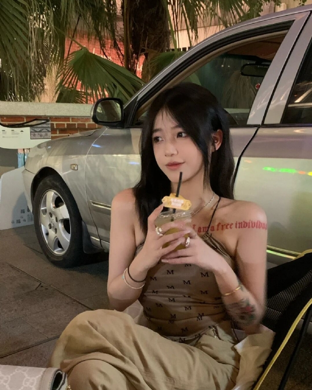 娜娜的第一张照片--云南闪婚服务中心
