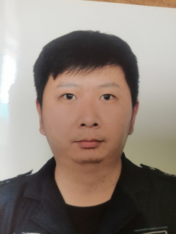 吕嘉的第一张照片--云南闪婚服务中心