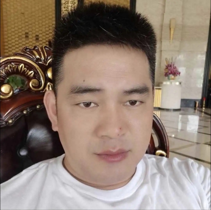 随风的第一张照片--云南闪婚服务中心